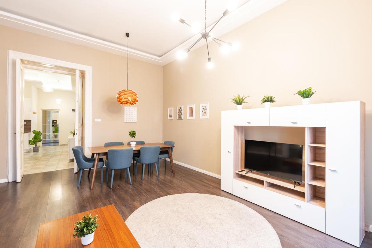 Spacious Luxury Apartment At The Heart Of Budapest Budapeste Exterior foto