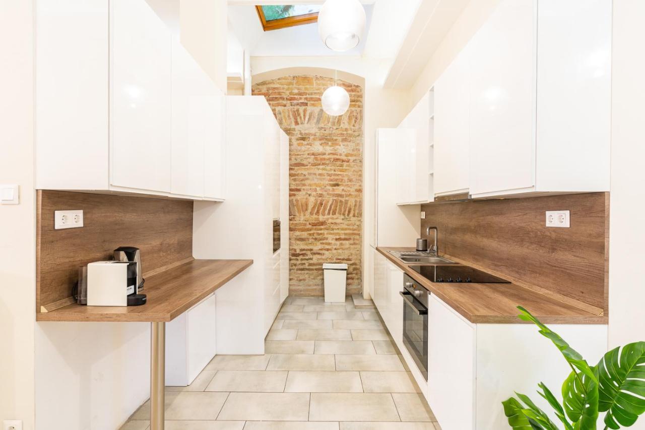 Spacious Luxury Apartment At The Heart Of Budapest Budapeste Exterior foto